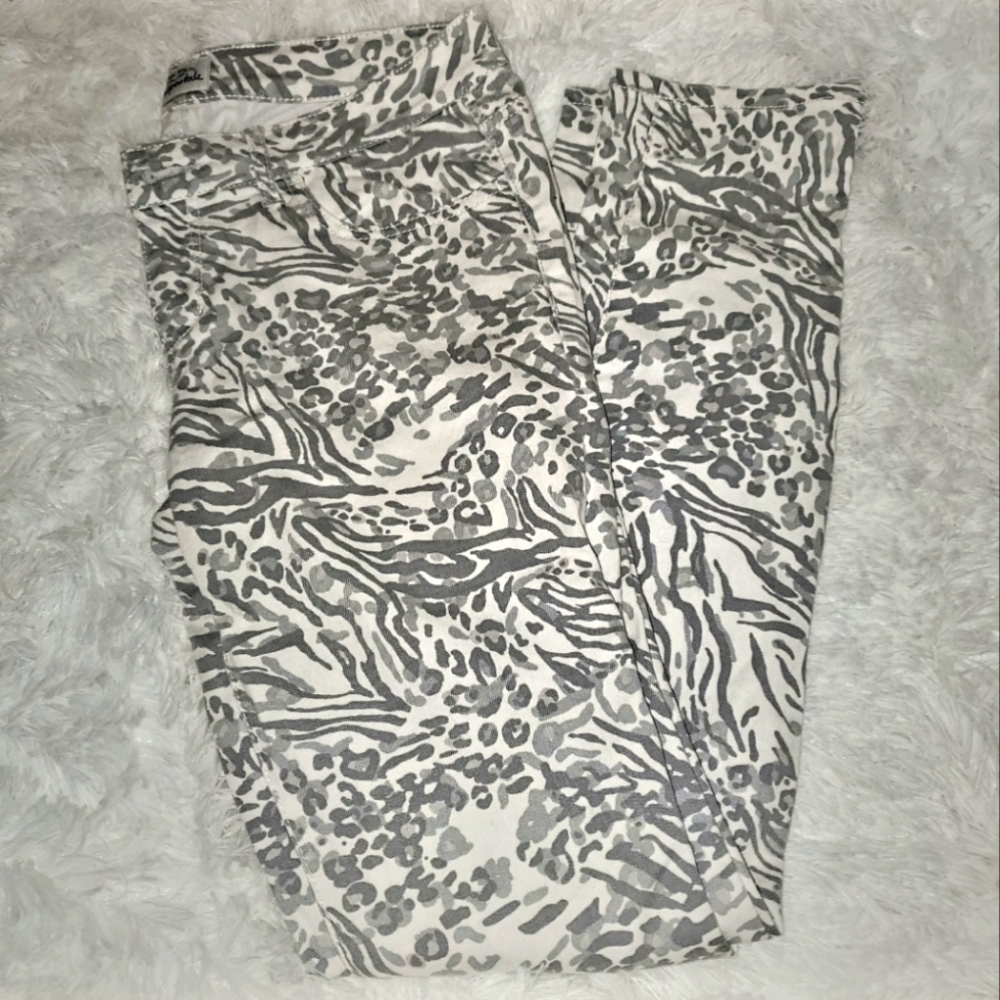Aeropostale Vintage Ultra Skinny Pants,  Size 9/10, White and Grey